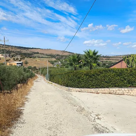 לינה וארוחת בוקר Light Blue